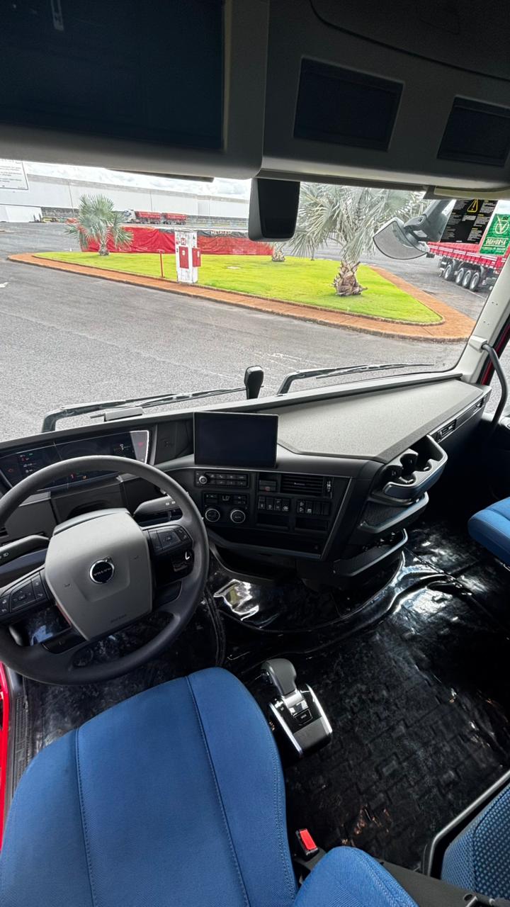 Volvo FH 460 6x2 ano 2024 2025